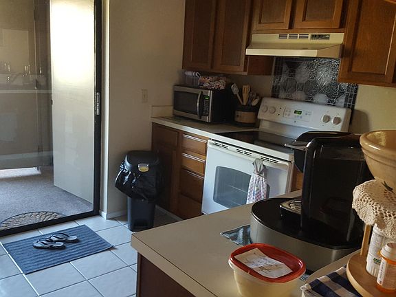5th image of 225 Woodlake Wynde