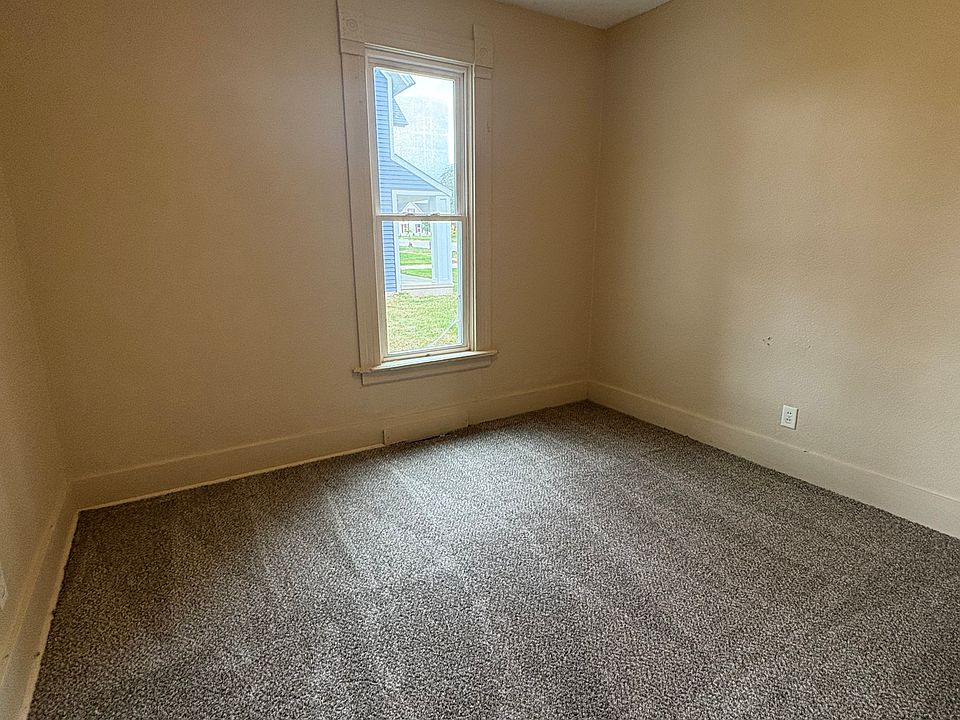 2nd image of 998 9th St #1
