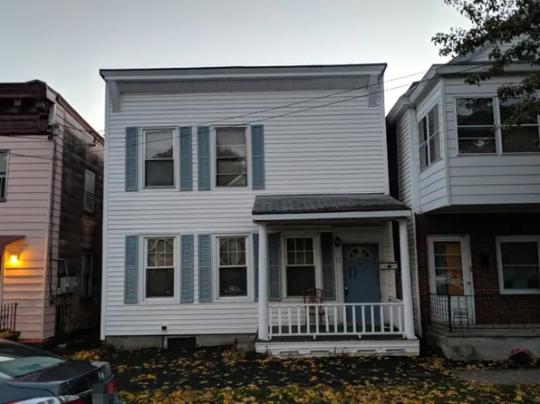 52 Clifton St, Waterford, NY 12188