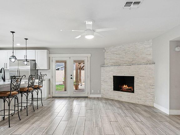 3rd image of 3341 W CINNABAR Avenue