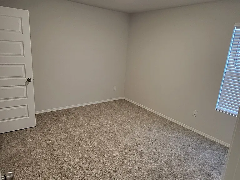 2215 W 31st Pl — Photo 23