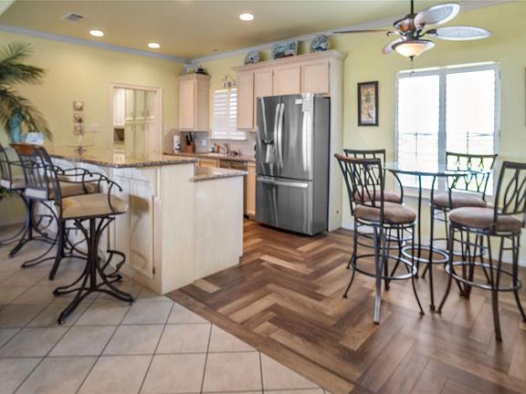 5th image of 3189 Castle Dr