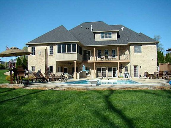 3rd image of 664 Foxboro Dr
