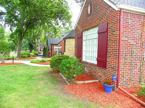 4th image of 207 N Parkwood Ln