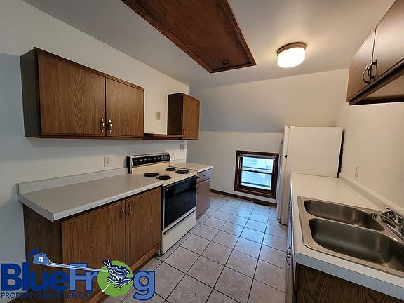 4th image of 399 Forest Ave #1/2