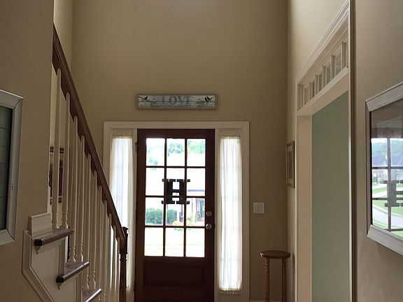 5th image of 528 Richmond Pl