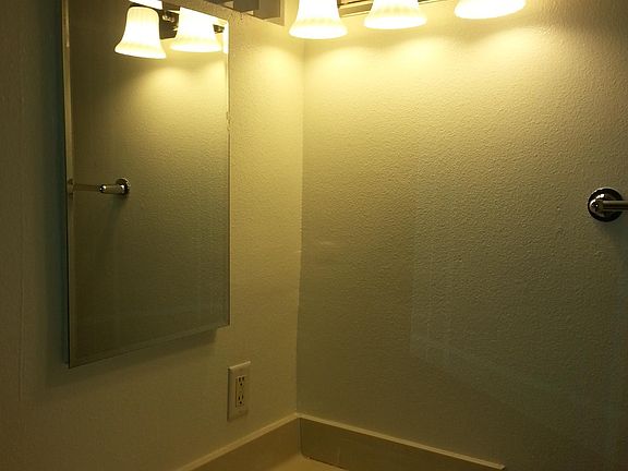 4th image of 4616 Cahuenga Blvd #10