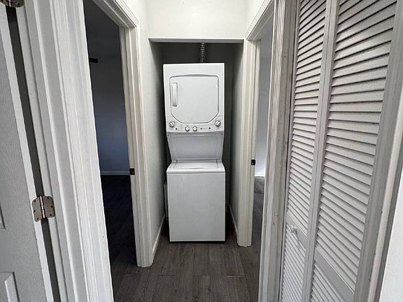 5th image of 422 W Mahoney Dr