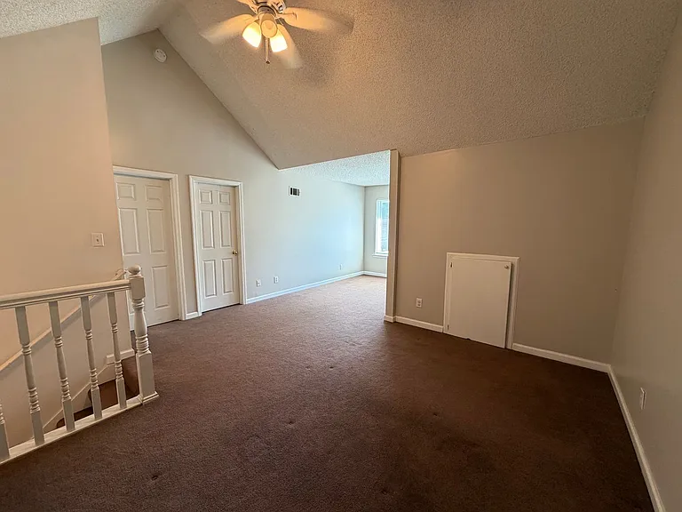 1330 N Hampton Dr — Photo 20