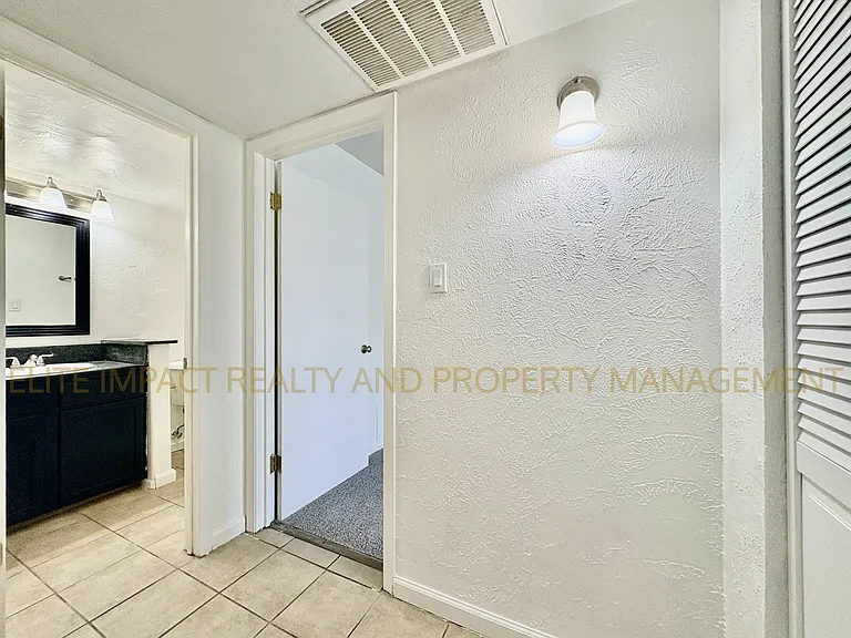 1620 N Wilmot Rd — Photo 13