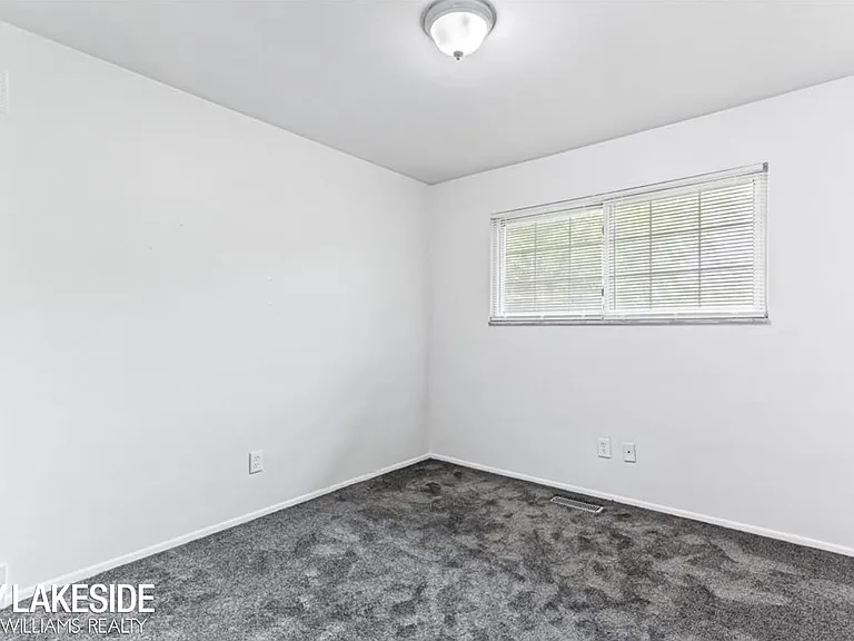 18130 Roseland Blvd — Photo 10