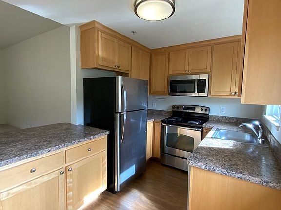 2nd image of 835 University Ave #0