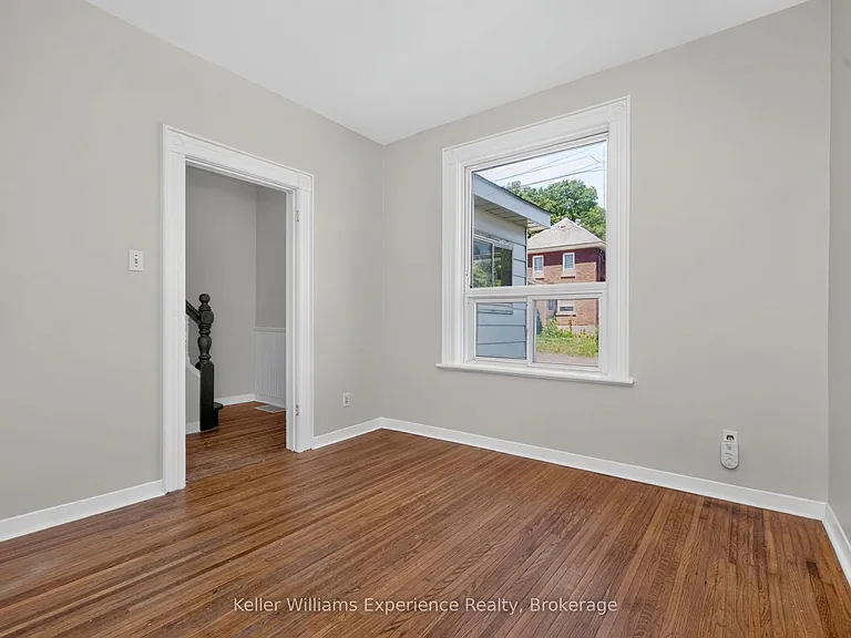 647 Ottawa St — Photo 18