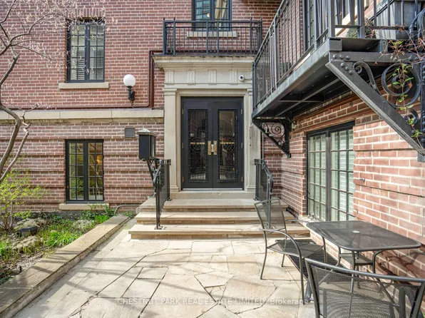 150 Saint Clair Ave W #106, Toronto, ON M4V 1P6