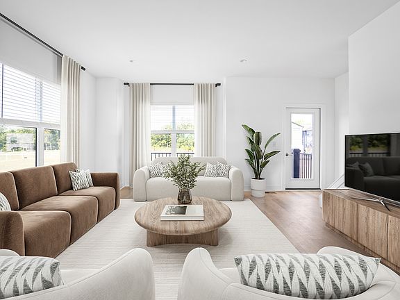 Open Concept Main Floor w Balcony Access