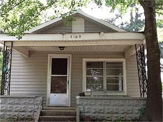 2nd image of 2109 Jefferson Davis Dr