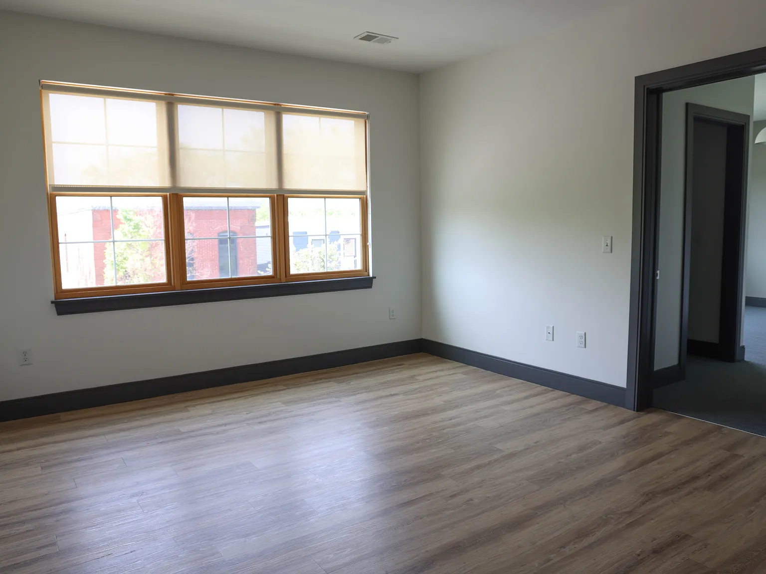 2 bed, 1012 sqft, $1,945 — Photo 4