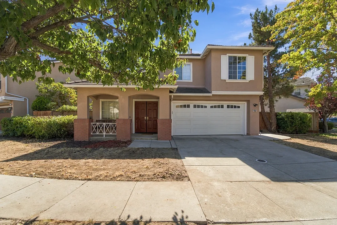 3 bed, 2.5 bath, 1616 sqft, $5,000 — Photo 1