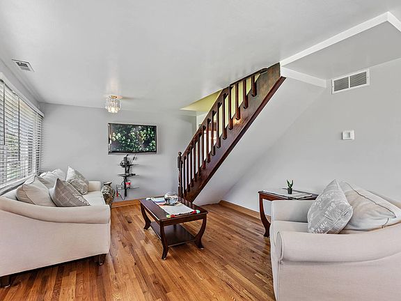 5th image of 4813 W 99th St