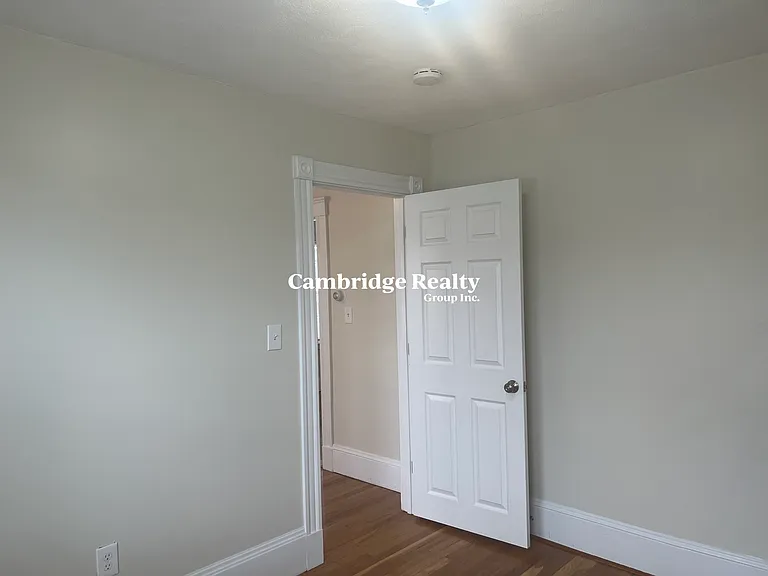 20 Henley St — Photo 21