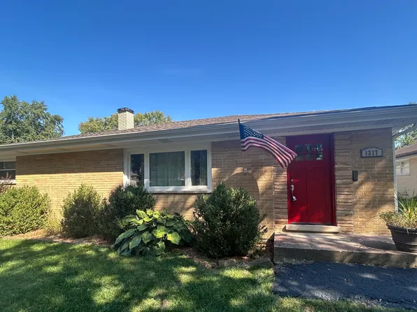 1317 N Mitchell Ave, Arlington Heights, IL 60004