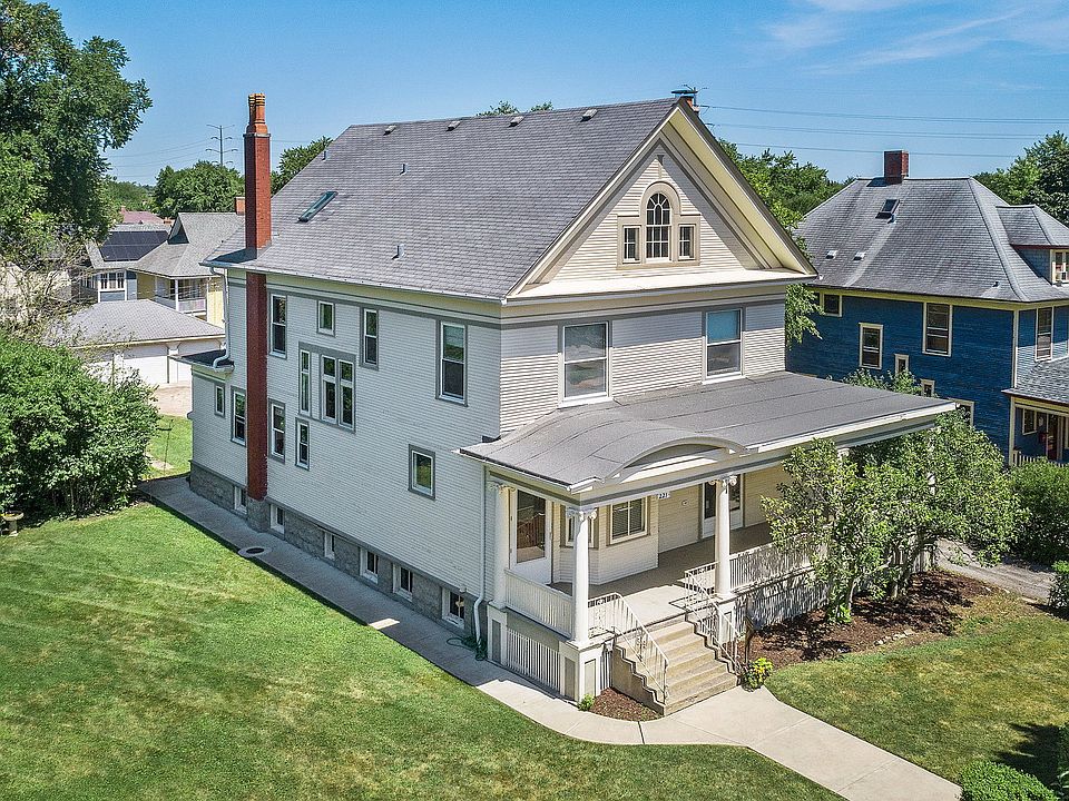 1st image of 221 E Cossitt Ave