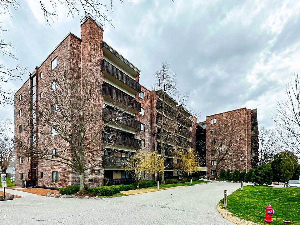 1st image of 920 Vose Dr APT 304