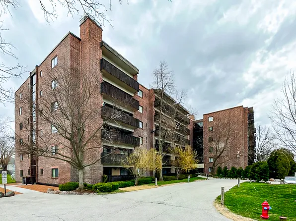 920 Vose Dr APT 304, Gurnee, IL 60031