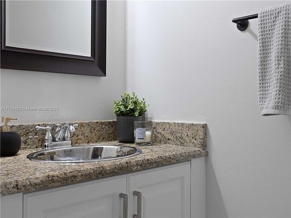 5th image of 3815 Pond Apple Dr #1