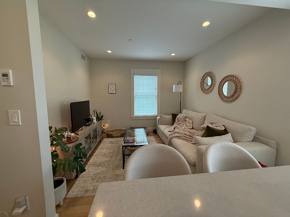 1st image of 208-210 Banks St #2A