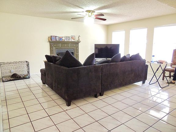 3rd image of 3094 Kings Crown Pl