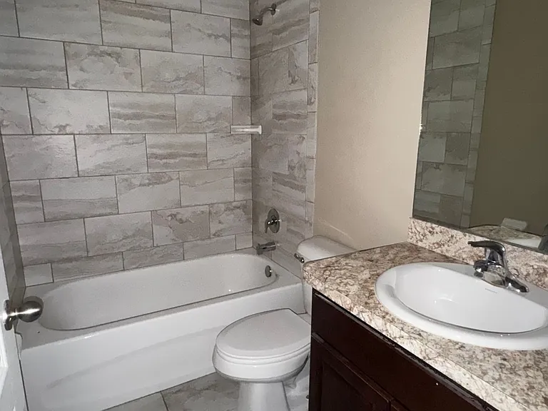 9210 N Travis Dr — Photo 10