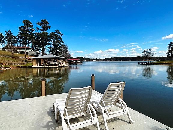 4th image of 730 Marigold Rd NE