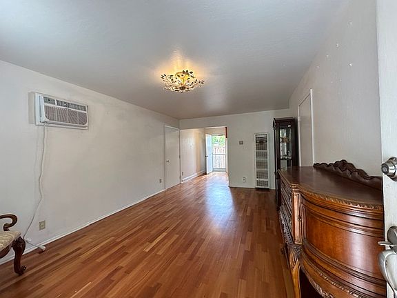 4th image of 780 Villa Ave