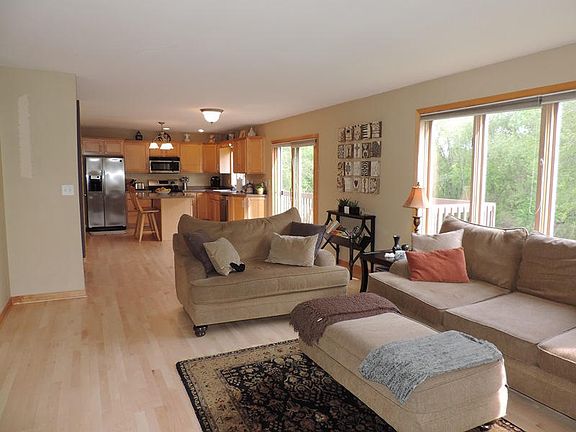4th image of 448 Majeskie Dr