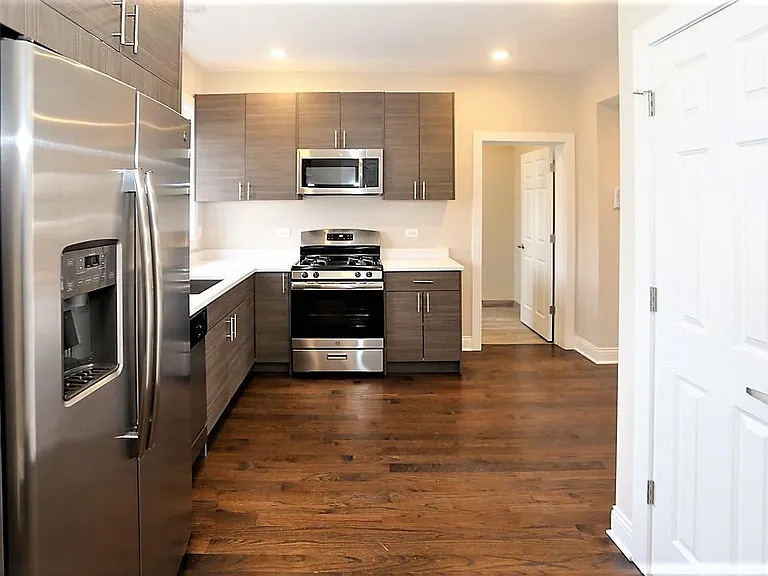 2228 N Sawyer Ave #2E — Photo 2