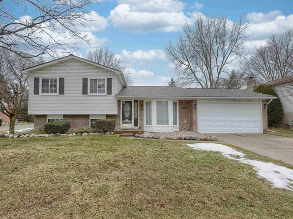 34405 Shorewood St, Chesterfield, MI 48047