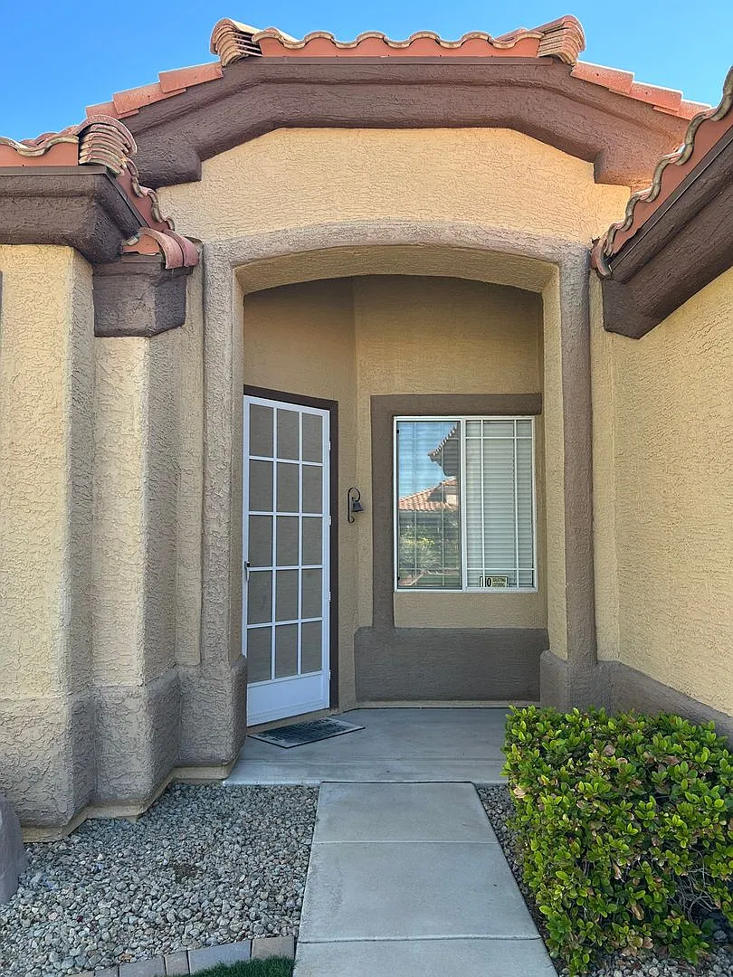 Awesome Single Story Home in the heart of Henderson — Photo 3
