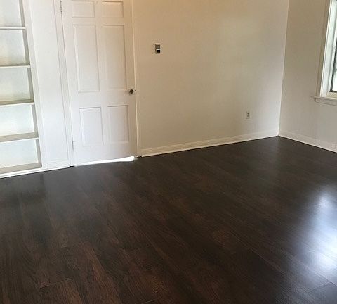 2nd image of 212 W Vardeman Ave