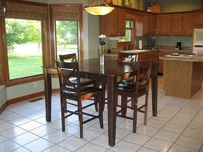 5th image of 8807 Chateau Dr NW