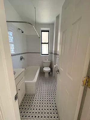 3rd image of 4791 Broadway APT 3G