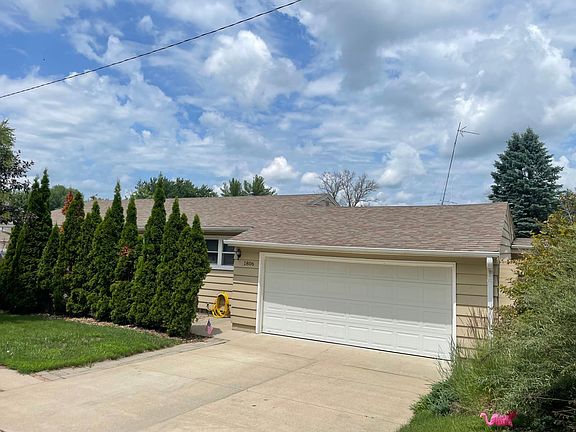 2nd image of 1806 Bellview Ln