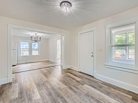 3rd image of 3022 Humboldt Ave N