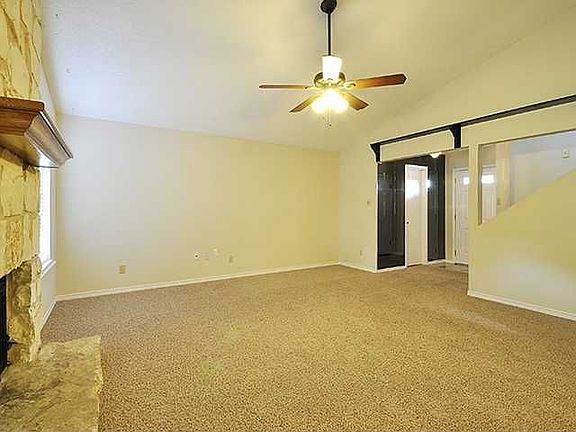 5th image of 1105 York Castle Dr