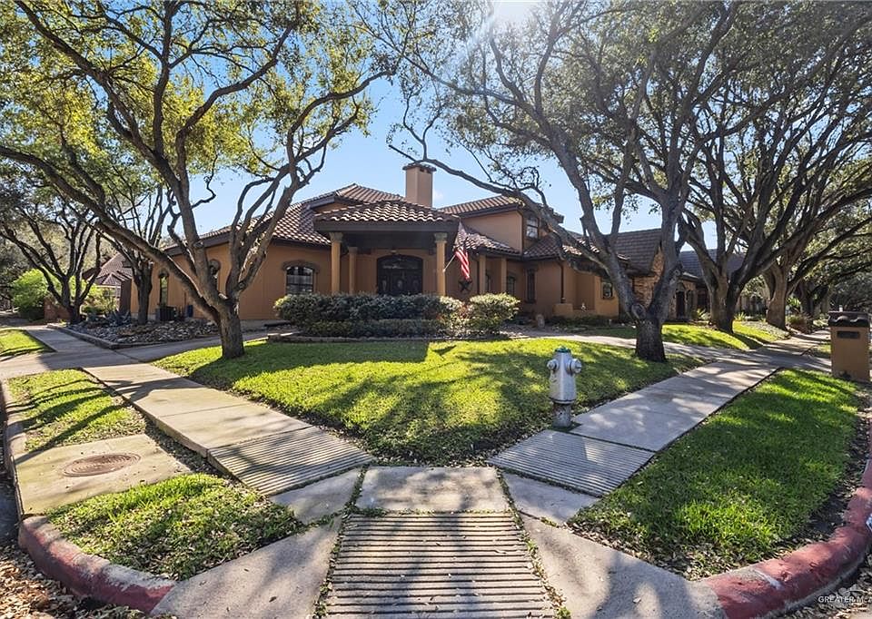 1st image of 301 Cardinal Ave