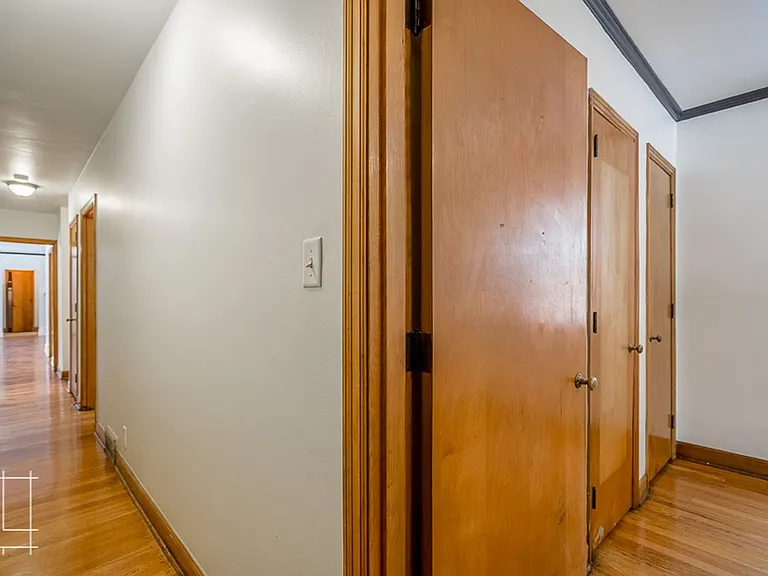 1374 E. Broad St. — Photo 46