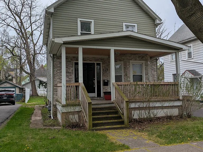 619 Sawyer St — Photo 1