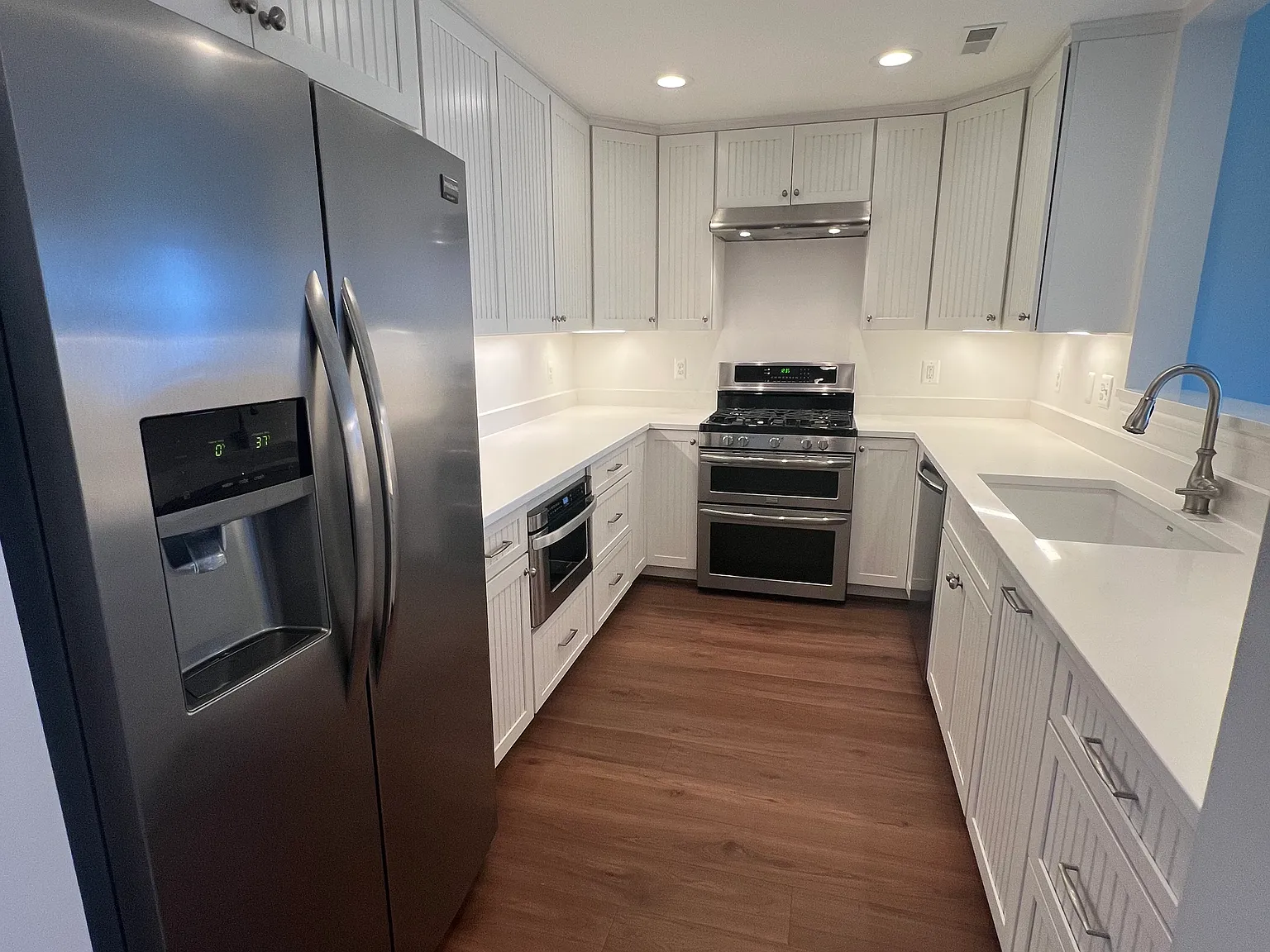 2 bed, 1.5 bath, 935 sqft, $4,200 — Photo 3