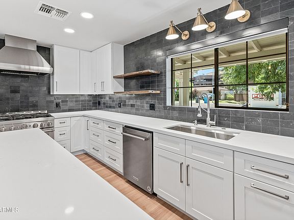 3rd image of 4302 E Catalina Drive