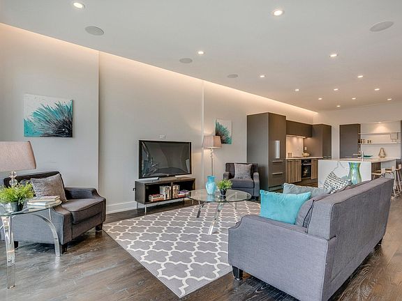 3rd image of 880 N Milwaukee Ave #3SS